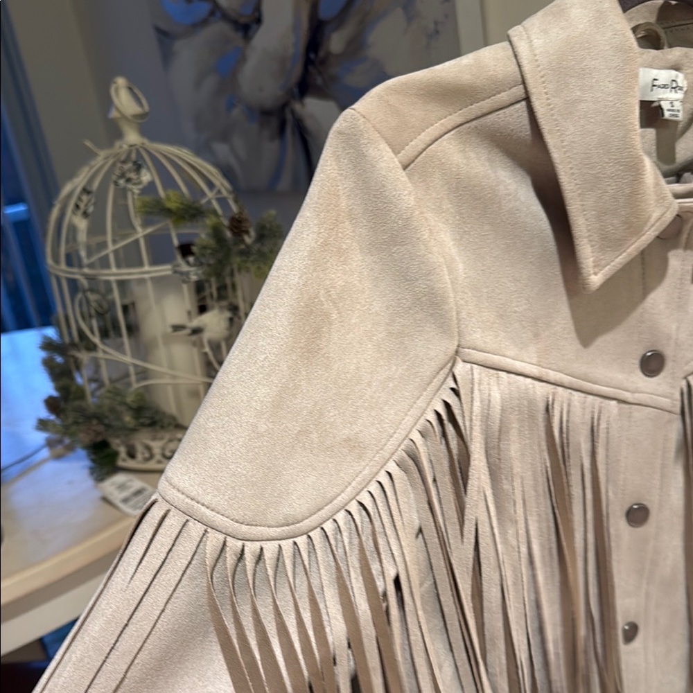 Faded Rose  Faux  Suede cropped  Fringe Jacket  in beige /brand new - Picture 8 of 9